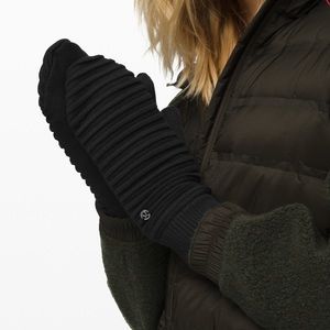 LULULEMON Sweet & Sherpa Mittens